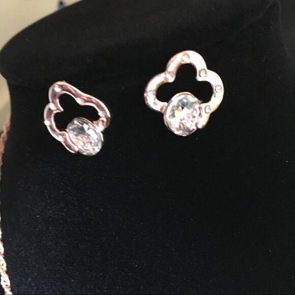 Clover Shape Necklace/earrings set - Picture 3 of 3